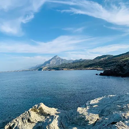 וילה Kayalarda Denize Sifir Luks Ozel Havuzlu Guzelyali (Northern Cyprus)